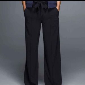 Lululemon Noir High Ride Wide Leg Pant